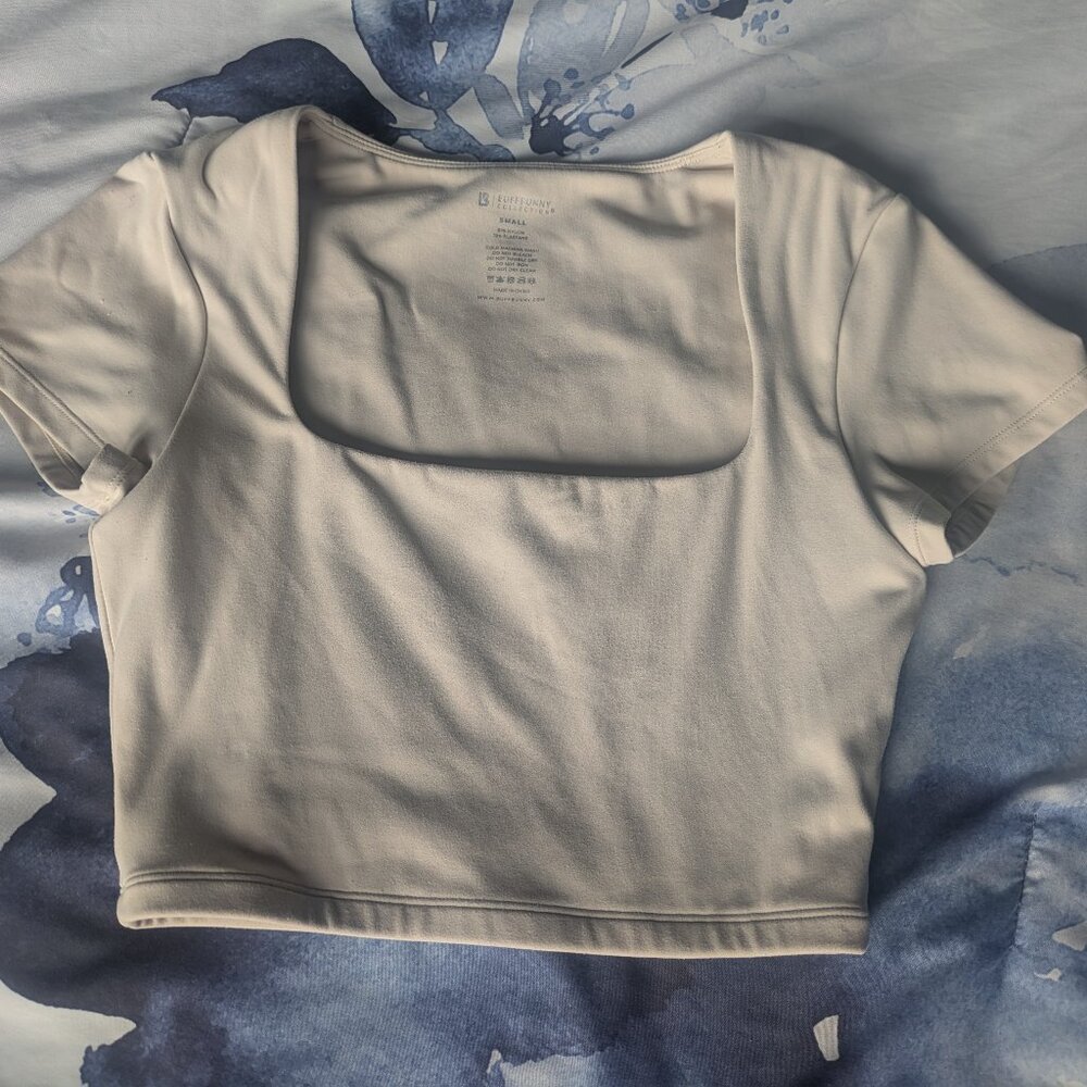 BuffBunny Butter Crop Top Size Small in Stardust